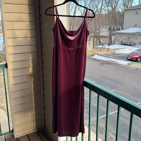 🆕Taylor Petite Velvet Midi Dress Burgundy Wine Slip Size4P Elegant Evening Party - Picture 3 of 17
